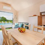 Awesome Home In Bobolin *